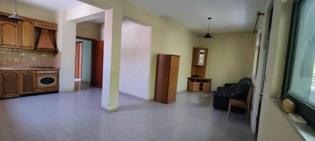 Tirane, shitet Kati 4, 0 m² 750.000 Euro (Xhamlliku)