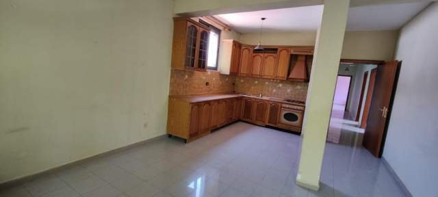 Tirane, shitet Kati 4, 0 m² 750.000 Euro (Xhamlliku)