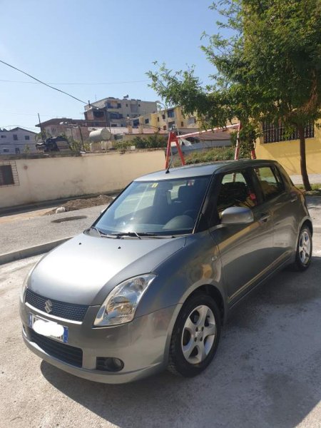 Durres, shitet makine Suzuki Swift Viti 2005, 2.500 Euro