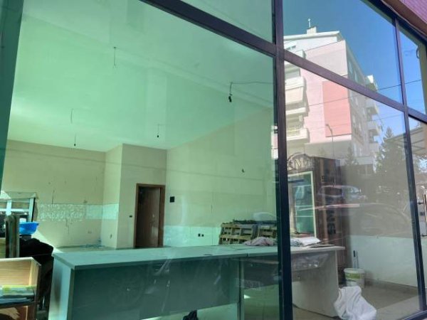 Tirane, shitet ambjent biznesi Kati 0, 62 m² 70.000 Euro (fresk)