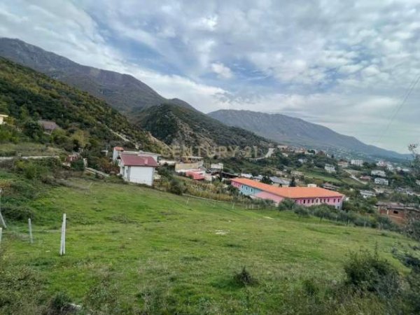 Tirane, shes truall 3.700 m² 240.500 Euro (Surrel)