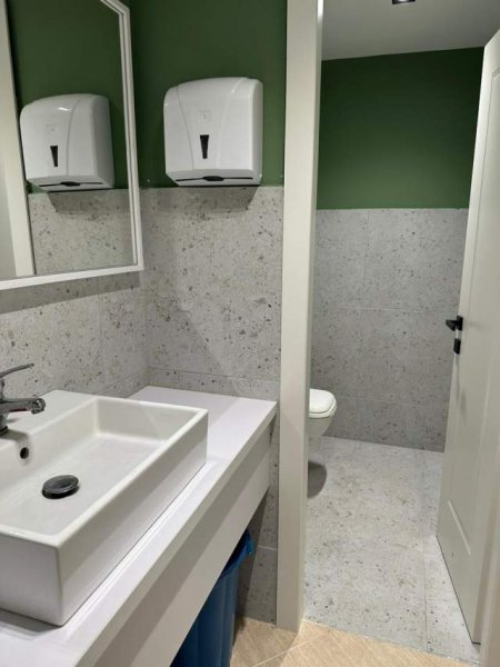 Tirane, shitet lokal Kati 0, 51 m² 65.000 Euro Yzberisht pas Big Market