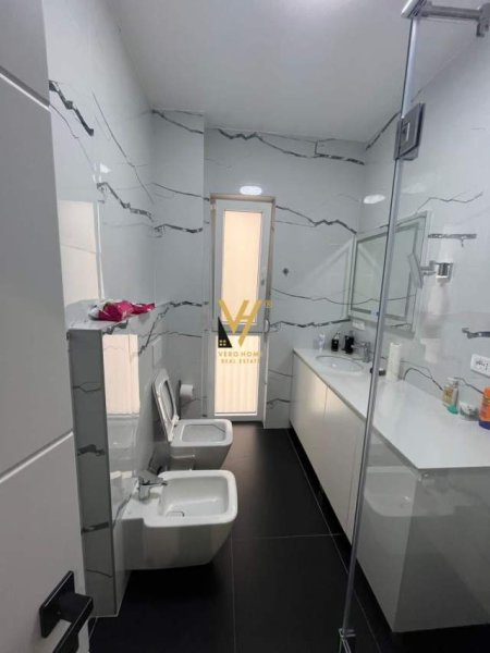 Tirane, jepet me qera apartament 2+1 Kati 2, 110 m² 1.200 Euro (LIQENI I THATE)