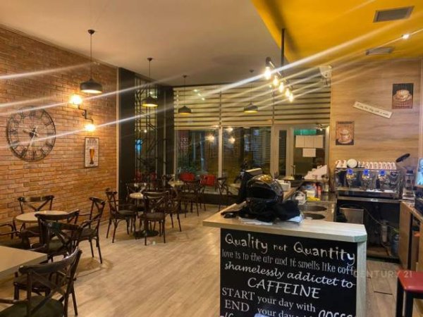 Tirane, shes lokal Kati 0, 70 m² 180.000  (Markata e vjeter)