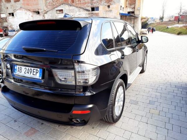 Tirane, shitet BMW X5 Viti 2008, 9000 Euro