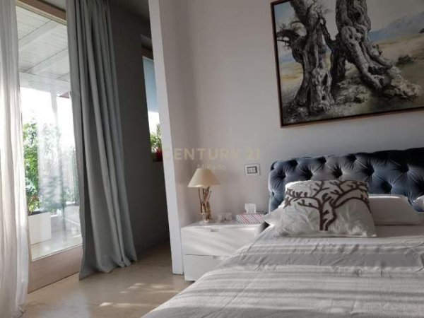 Tirane, shitet apartament 3+1+BLK Kati 8, 331 m² 510.000 Euro (kopshti botanik)