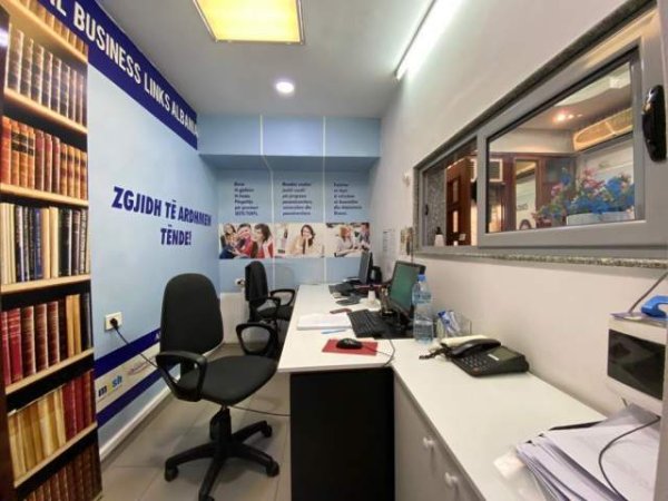 Tirane, shitet ambjent biznesi Kati -1, 275 m² 365.000 Euro (Rruga e Kavajes)