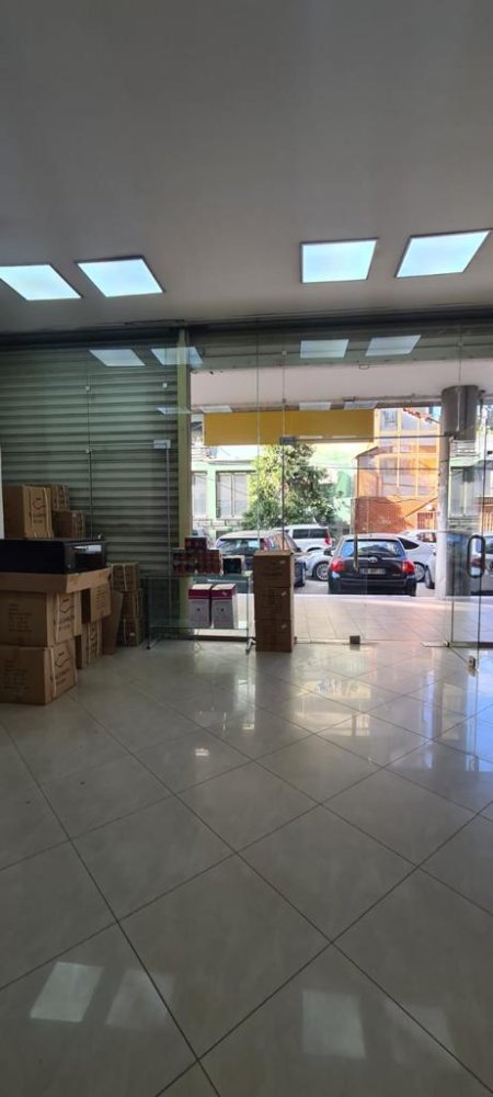 Tirane, shes ambjent biznesi Kati 0, 125 m² 250.000 Euro (Pallati me Shigjeta)