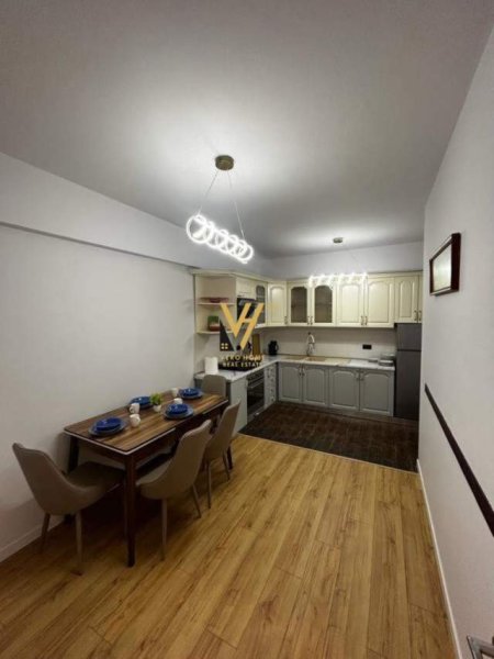 Tirane, jepet me qera apartament 3+1 Kati 2, 100 m² 800 Euro (myslym shyri)