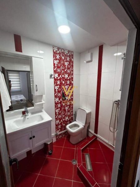 Tirane, jepet me qera apartament 3+1 Kati 2, 100 m² 800 Euro (myslym shyri)