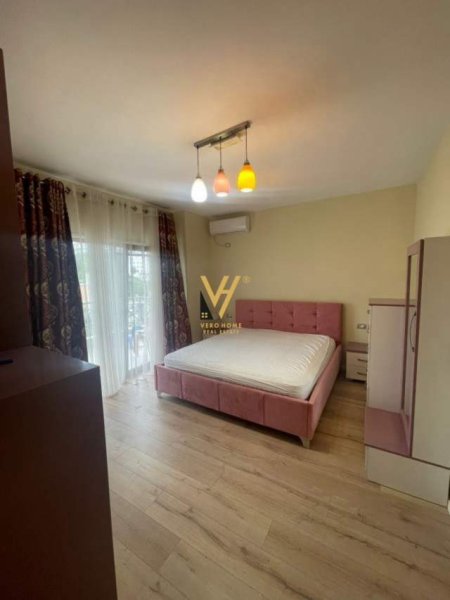 Tirane, jepet me qera apartament 3+1 Kati 6, 125 m² 1.200 Euro (kopshti botanik)
