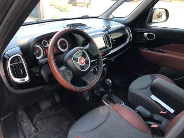 Tirane, shes makine Fiat 500 L trekking full panoramik Viti 2015 E SAPO TARGUAR  VENDOSUR GAZI 9700euro