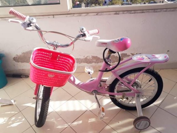 Tirane, biciklete per vajza 4-6 vjece 5.000 Leke