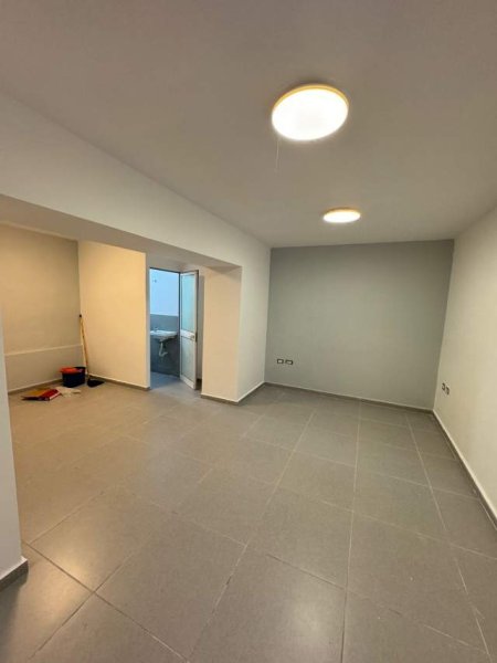 Tirane, shitet ambjent biznesi Kati 0, 37 m² 90.000 Euro (perballe Taiwanit)