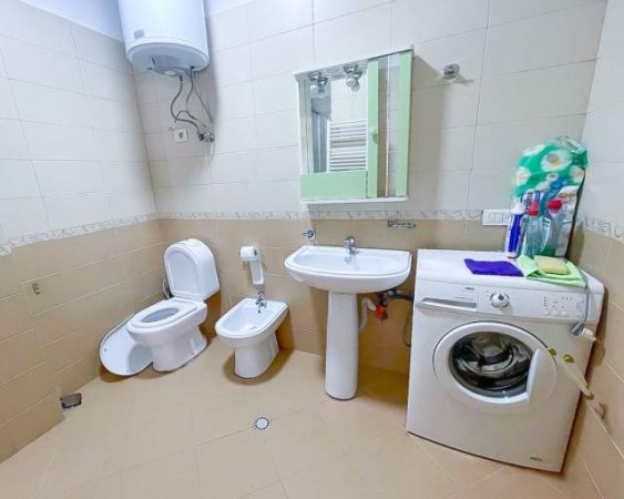 Tirane, jepet me qera apartament 1+1+BLK Kati 6, 65 m² 600 Euro (Rruga e Kavajes)