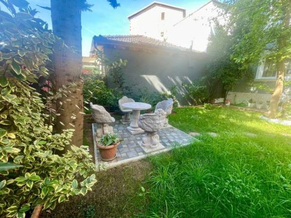 Tirane, shes Vile 3 Katshe Kati 0, 276 m² 900.000 Euro (Vilat Gjermane)