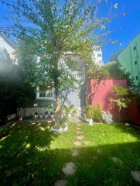 Tirane, shes Vile 3 Katshe Kati 0, 276 m² 900.000 Euro (Vilat Gjermane)
