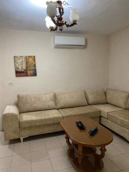 Tirane, jepet me qera apartament 1+1 Kati 3, 60 m² 350 Euro (QSUT)