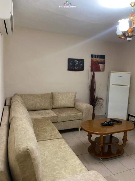 Tirane, jepet me qera apartament 1+1 Kati 3, 60 m² 350 Euro (QSUT)
