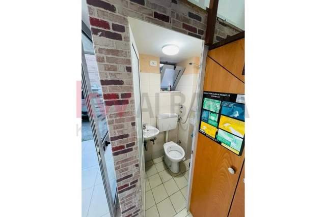 Tirane, shitet ambjent biznesi 32.000 Euro (Rruga Muhamet Gjollesha, 21 Dhjetori)