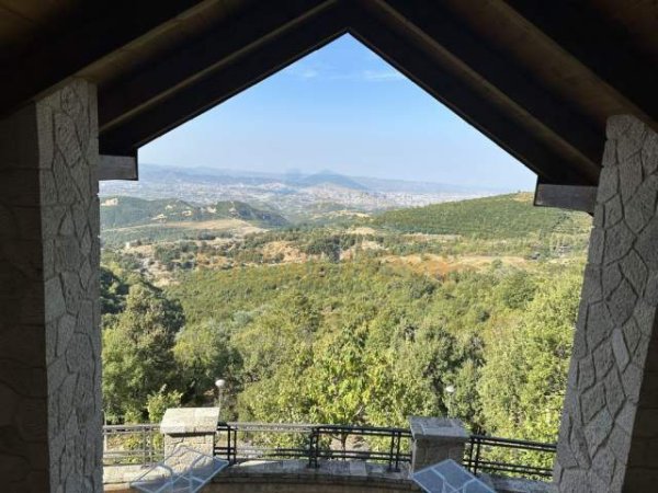Tirane, shitet hotel Kati 4, 2.000 m² 3.000.000 Euro