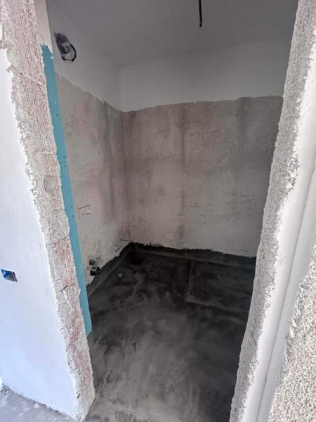 Tirane, shes dyqan Kati 0, 87 m² 131.000 Euro (QTU)