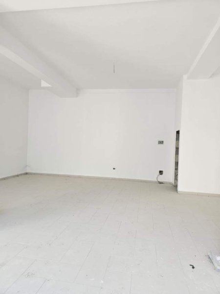 Tirane, shitet ambjent biznesi Kati 0, 76 m² 140.000 Euro (Unaze e re)