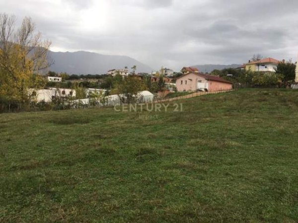 Tirane, shes truall 2.800 m² 196.000 Euro (Farke e Vogel)