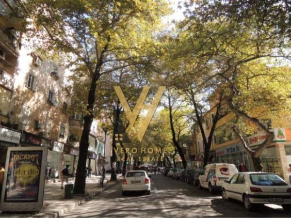 Tirane, shitet dyqan Kati 0, 84 m² 500.000 Euro (MYSLYM SHYRI)