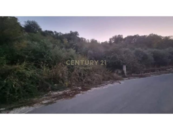Tirane, shes toke 700 m² 56.000 Euro (PRANE MOBILERI AJAX, Kashar)