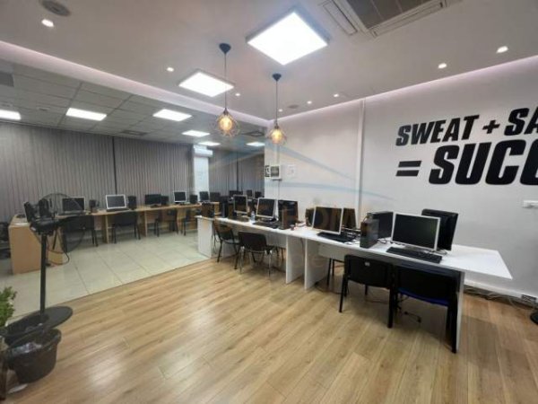 Shqiperi, shes ambjent biznesi Kati 1, 373 m² 1.000.000 Euro (Rruga e Kavajes)