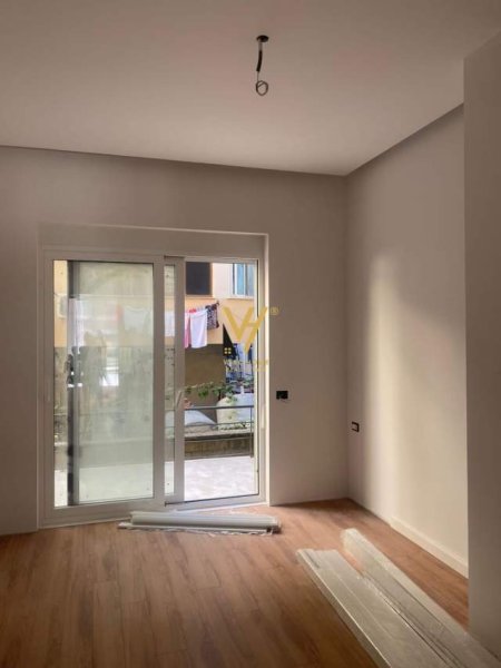 Tirane, shitet ambjent biznesi Kati 0, 93 m² 213.000 Euro (kopshti zoologjk)