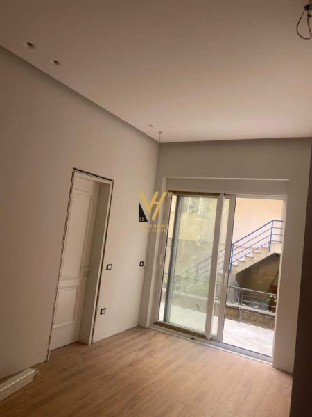 Tirane, shitet ambjent biznesi Kati 0, 93 m² 213.000 Euro (kopshti zoologjk)