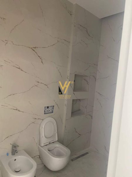 Tirane, shitet ambjent biznesi Kati 0, 93 m² 213.000 Euro (kopshti zoologjk)