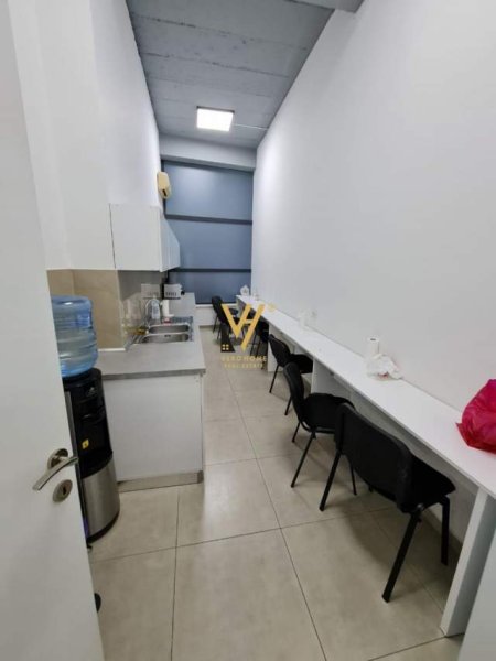 Tirane, shitet ambjent biznesi Kati 0, 460 m² 1.840.000 Euro (KOMUNA E PARISIT)
