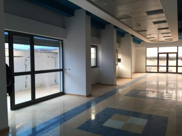 Tirane, nderroj Ambjent biznesi 137 m2 + 50 m2 oborr  (Riza Cerova)