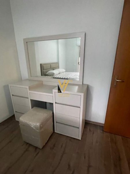 Tirane, jepet me qera apartament 2+1 Kati 2, 92 m² 650 Euro (rruga e Bogdaneve)