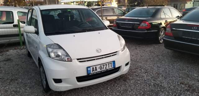 Tirane, jap me qera makine Daihatsu Sirion Viti 2011, 2.500 Leke