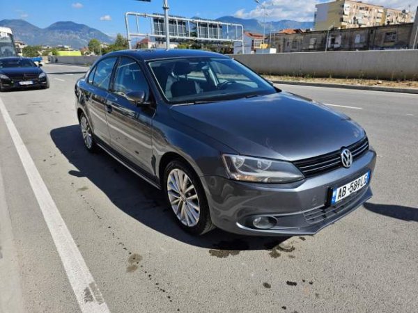 Tirane, jap me qera makine Volkswagen Jetta Viti 2015, 5.000