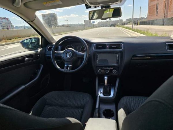 Tirane, jap me qera makine Volkswagen Jetta Viti 2015, 5.000