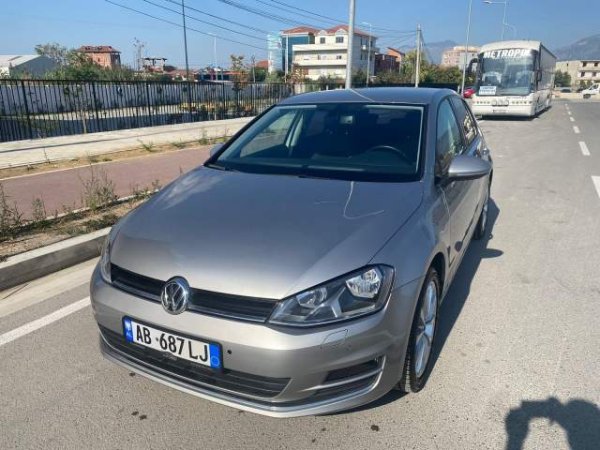 Tirane, jap me qera makine Volkswagen Golf 7 Viti 2015, 4.000 Leke