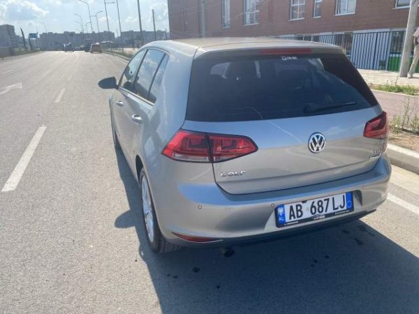 Tirane, jap me qera makine Volkswagen Golf 7 Viti 2015, 4.000 Leke