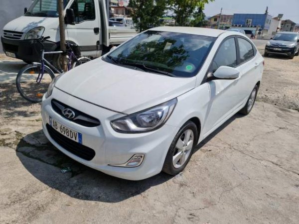 Tirane, jap me qera makine Hyundai Accent Viti 2012, 3.500 Leke