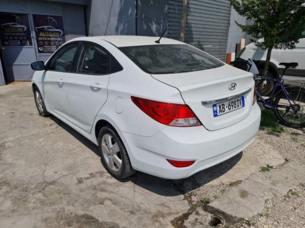 Tirane, jap me qera makine Hyundai Accent Viti 2012, 3.500 Leke