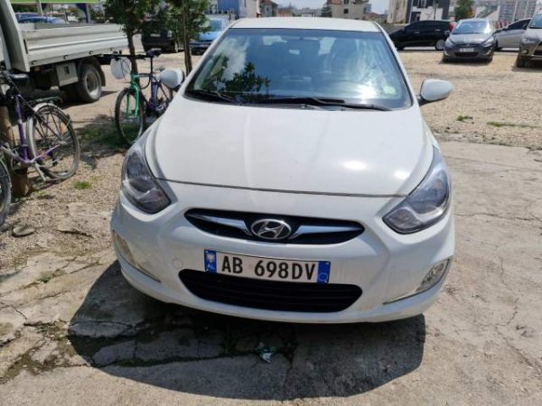 Tirane, jap me qera makine Hyundai Accent Viti 2012, 3.500 Leke
