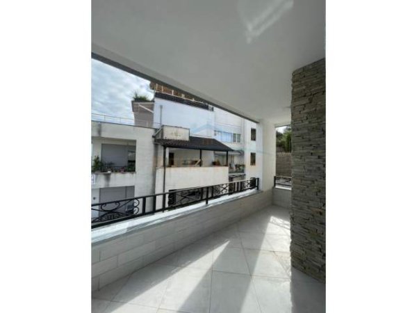 Tirane, jepet me qera apartament 2+1+BLK Kati 2, 850 Euro (Prane Xhamise)
