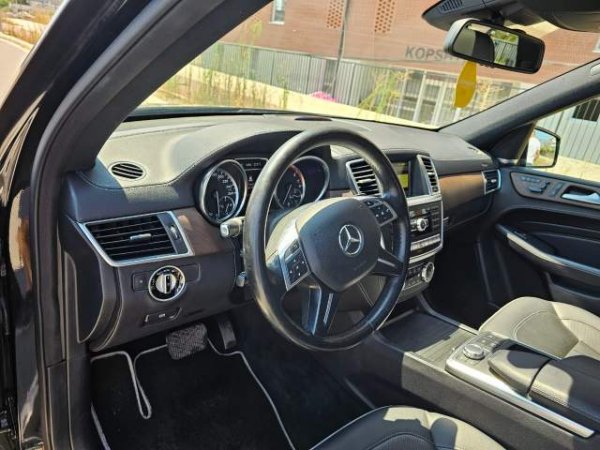 Tirane, jap me qera xhip Mercedes-Benz ML Viti 2012, 12.000 Leke