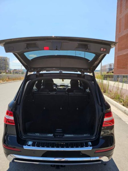 Tirane, jap me qera xhip Mercedes-Benz ML Viti 2012, 12.000 Leke