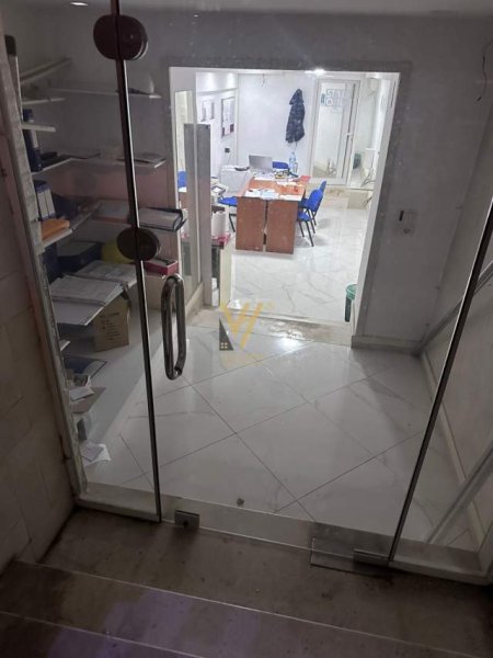 Tirane, shitet dyqan Kati -1, 25 m² 90.000 Euro (blloku)