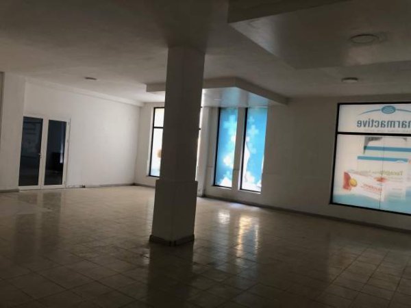 Tirane, shitet dyqan Kati 0, 217 m² 1.500 Euro/m2 (Eduart Mano)